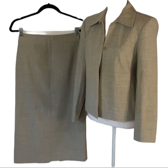 Ann Taylor Stretch Skirt Set Size 4/2 - Picture 1 of 17